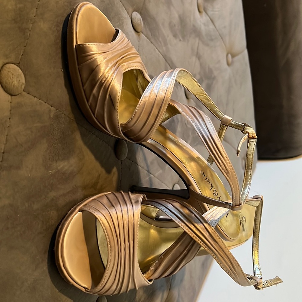 Kelly & Katie Satin pump